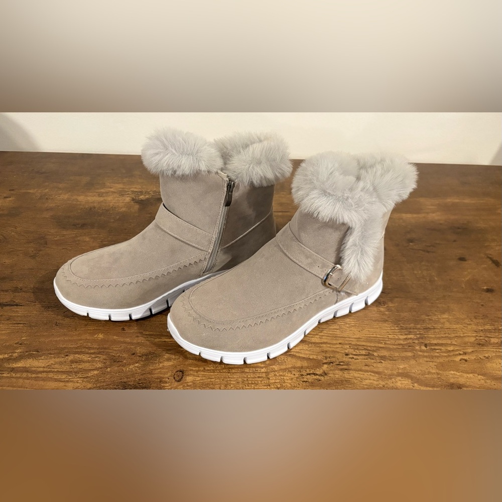 NWOT Women's Gray Fur-Lined Ankle Boots
